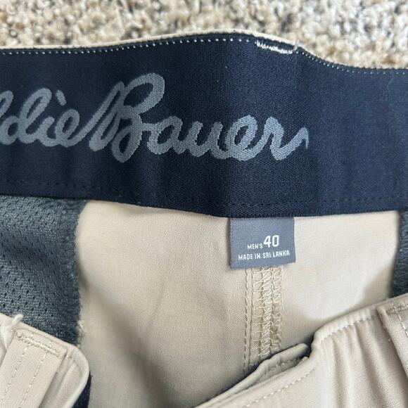 Eddie Bauer Men's Tan Khaki Chino Shorts Size 40 8" Inseam Zip Pockets EUC - Picture 3 of 6